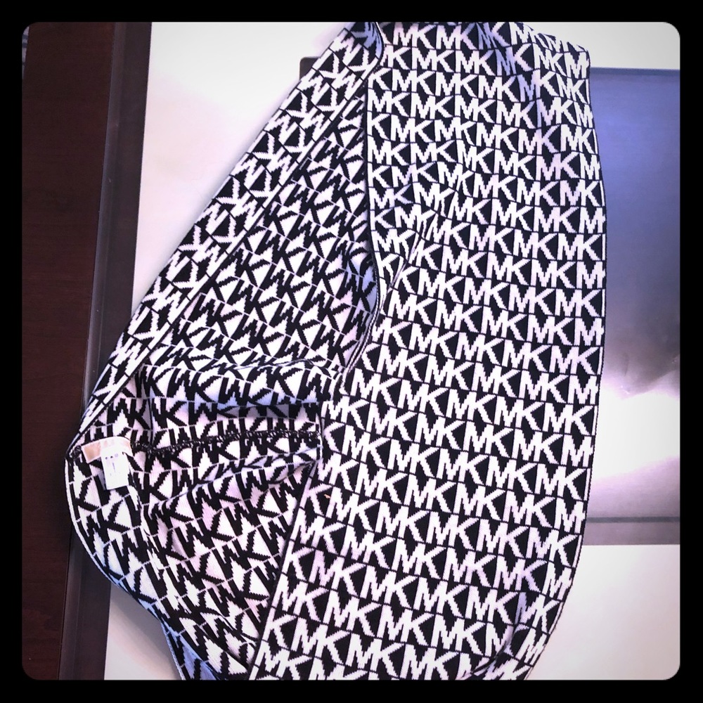 Michael kors infinity scarf